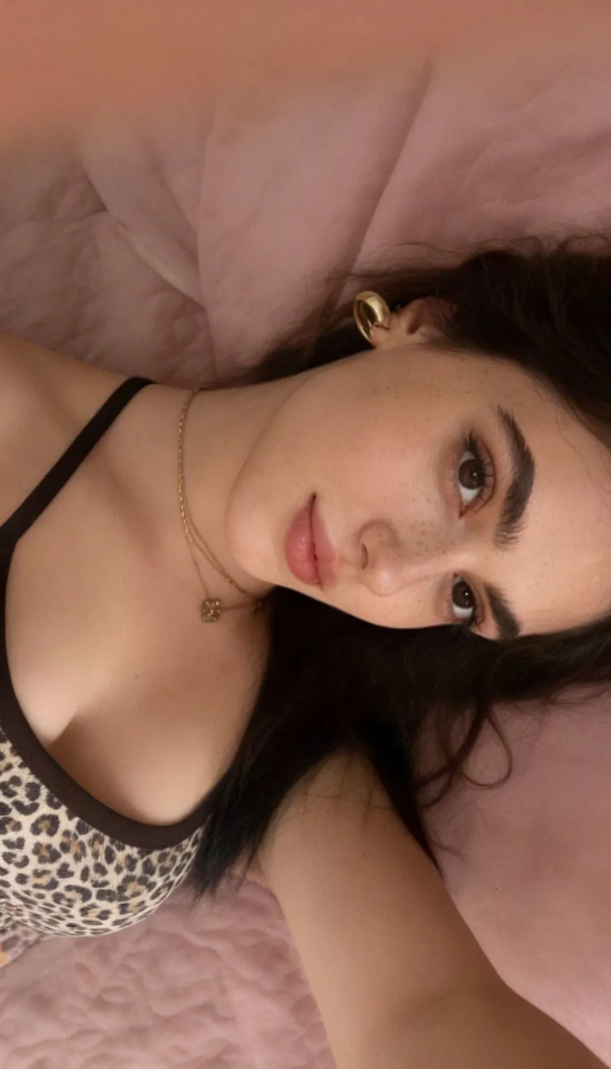 Sarah Castro AI girlfriend character